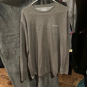 Columbia, long sleeve XL shirt in gray